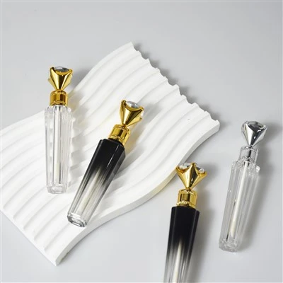 Tubo de brillo de labios de plástico vacío en forma de diamante